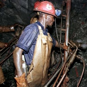 Gold-miners-in-South-Afri-007